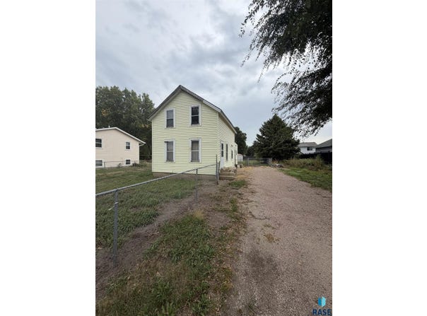 3300 N 6th Ave, Sioux Falls, SD 57104-0709