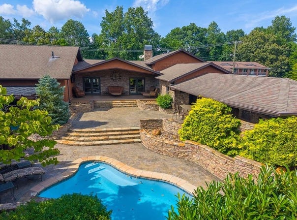 59 White Oak St., Franklin, NC 28734