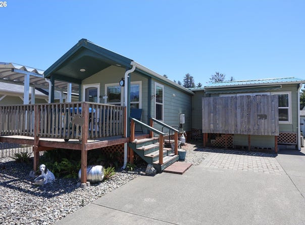 16 PINE Ln, Lakeside, OR 97449