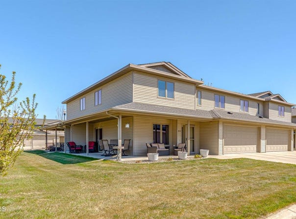 824 Compass Lane, Bismarck, ND 58504