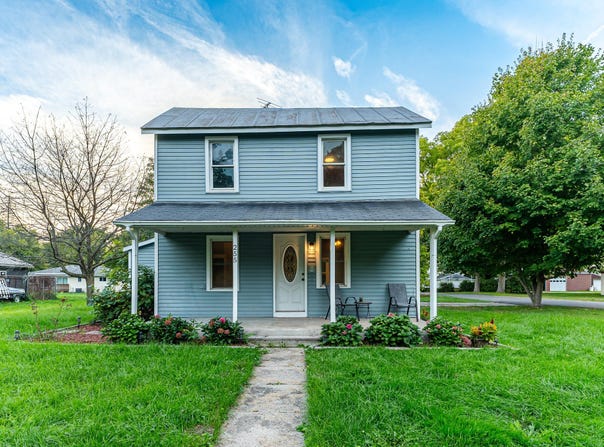255 N Robinson Street, Lyons, MI 48851