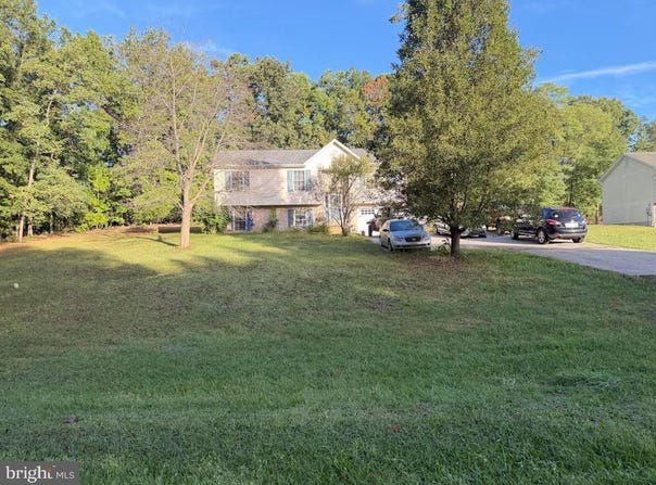 15 PARAGON Drive, BUNKER HILL, WV 25413