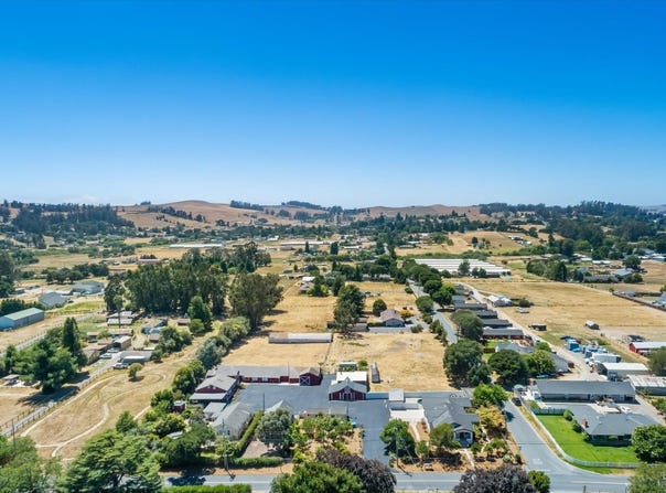 724 Liberty Road, Petaluma, CA 94952