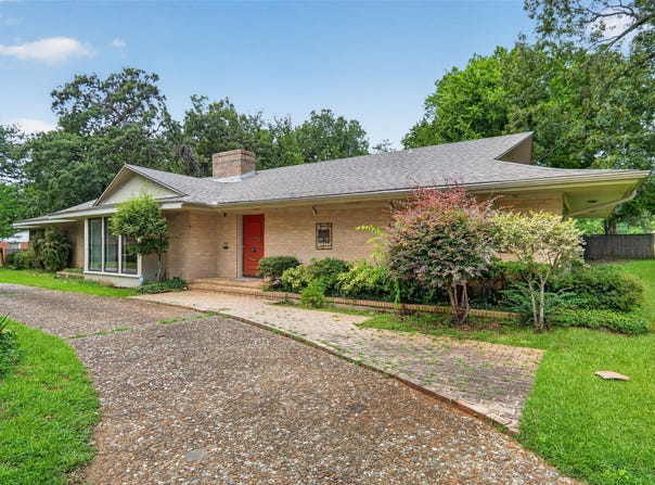 1911 Harrison Avenue, Paris, TX 75460