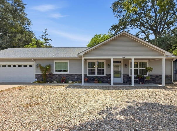 204 MAIN ST, Hooks, TX 75561