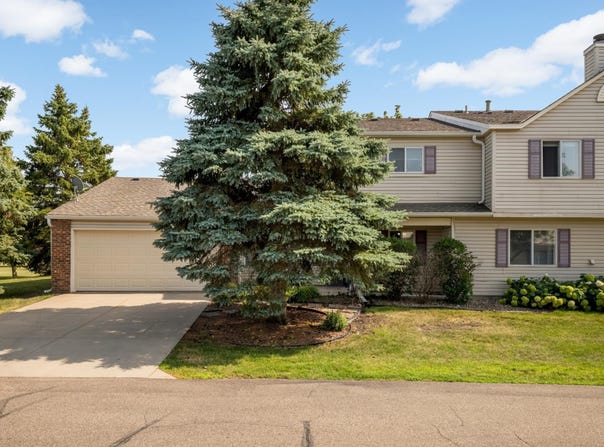 15822 Griffon Path, Apple Valley, MN 55124