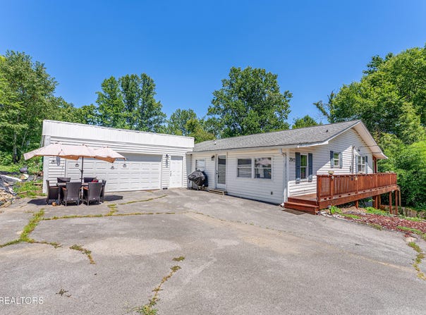 2045 Scenic Meadow Way, Powell, TN 37849