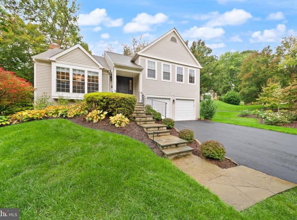 8923 TRIPLE RIDGE Road, FAIRFAX STATION, VA 22039