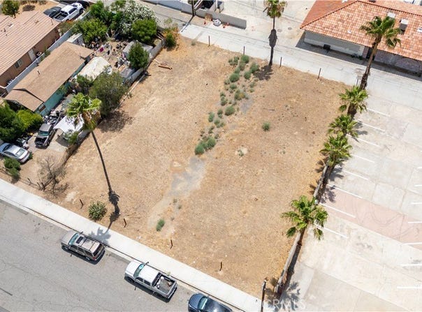 125 E 10th St, Perris, CA 92570