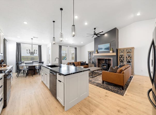 498 S 75 E, Enterprise, UT 84725