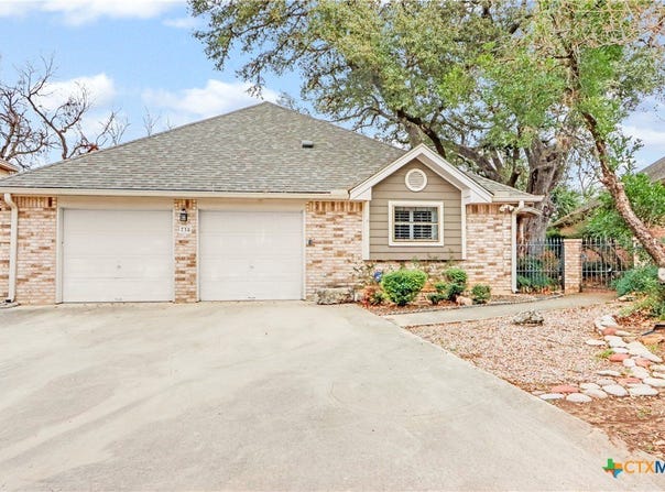738 Cedar Parkway, Seguin, TX 78155