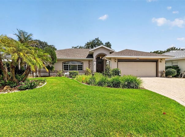 21526 KING HENRY Avenue, LEESBURG, FL 34748