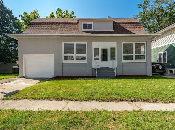 103 E Roosevelt Street, Freeport, IL 61032