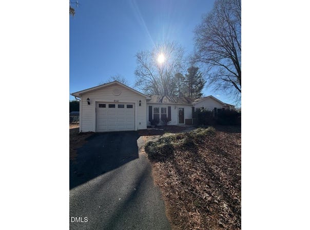 2141 Stonehaven Road, Kernersville, NC 27284