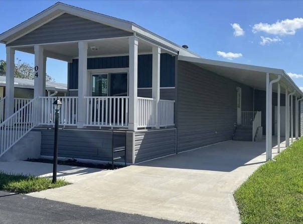 4 Camino Real Ct, Edgewater, FL 32132