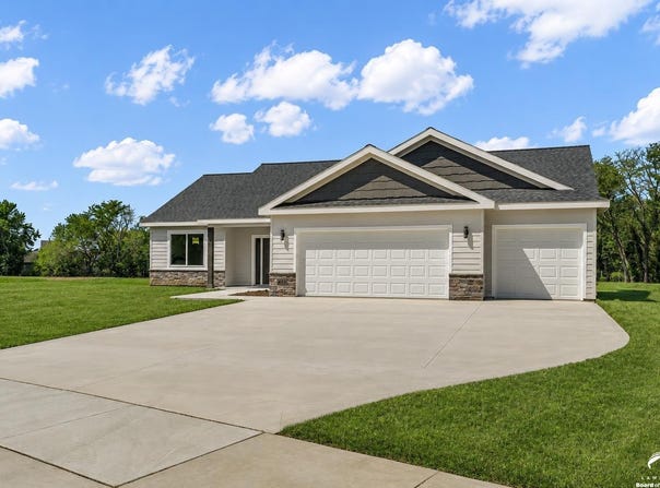 413 Rockers Drive, Baldwin City, KS 66006