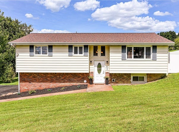 421 Hillcrest Dr, Unity Twp, PA 15650