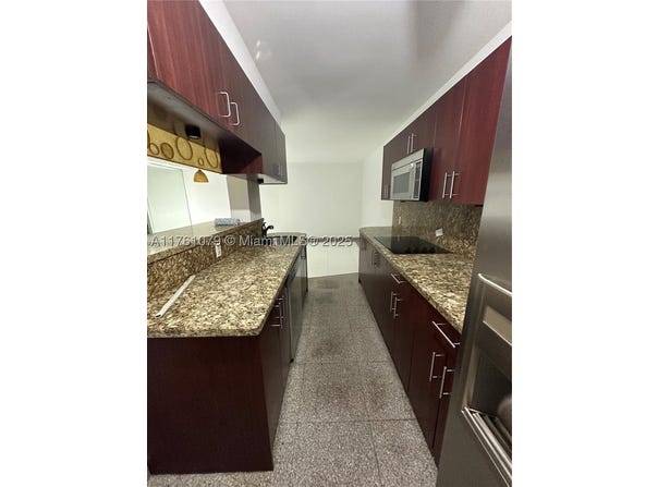 1100 NE 1st Ct, Hallandale Beach, FL 33009