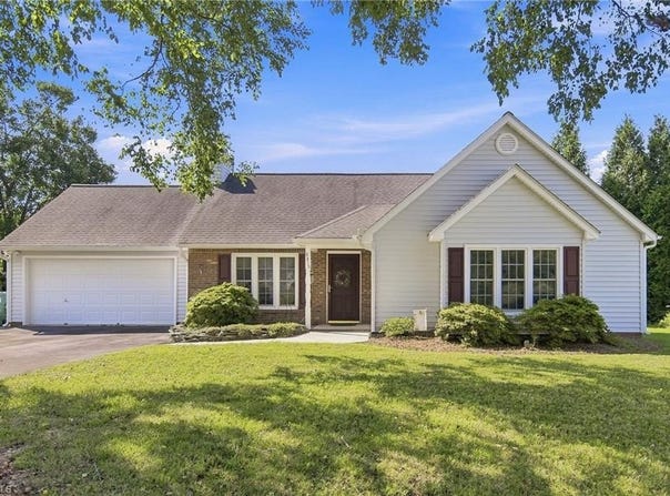6315 Hampton Knoll Road, Clemmons, NC 27012