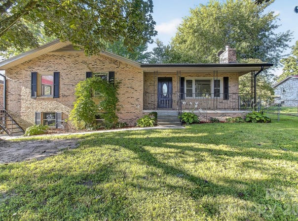 1371 Jackson Loop Road, Flat Rock, NC 28731