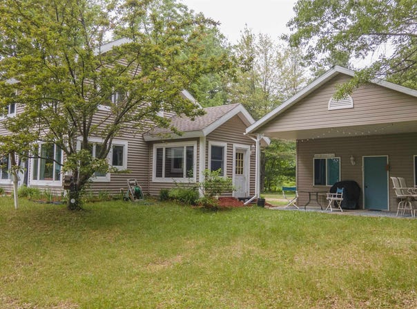 E1829 HOFFMAN Lane, IOLA, WI 54945