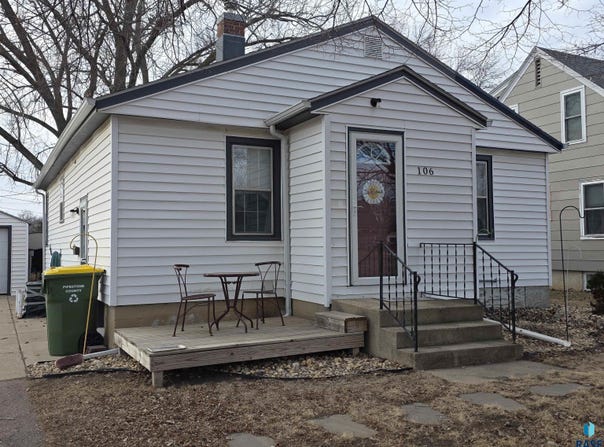 106 8th Ave SW, Pipestone, MN 56164