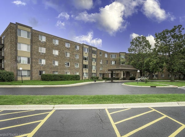 1375 Rebecca Drive, Hoffman Estates, IL 60169