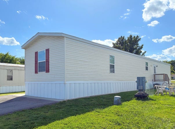 1725 W Golden Circle, High Ridge, MO 63049