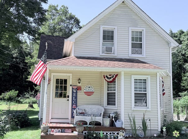 19 River Street, Plainfield, CT 06374