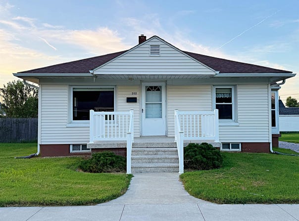 202 Dewey Avenue, Washington, IN 47501