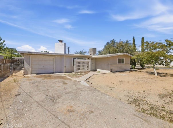 9390 3rd Avenue, Hesperia, CA 92345