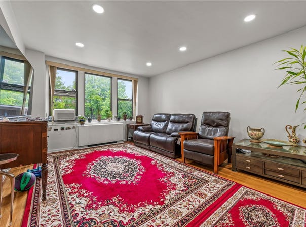 18-35 Corporal Kennedy, Bayside, NY 11360