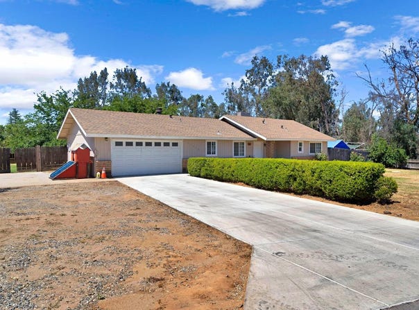 25410 Dawnridge Drive, Madera, CA 93638