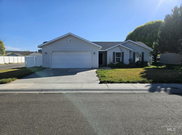 226 Bellevue Ct, Twin Falls, ID 83301