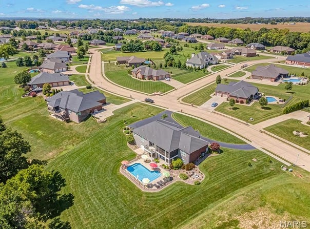 600 Covington Drive, Waterloo, IL 62298