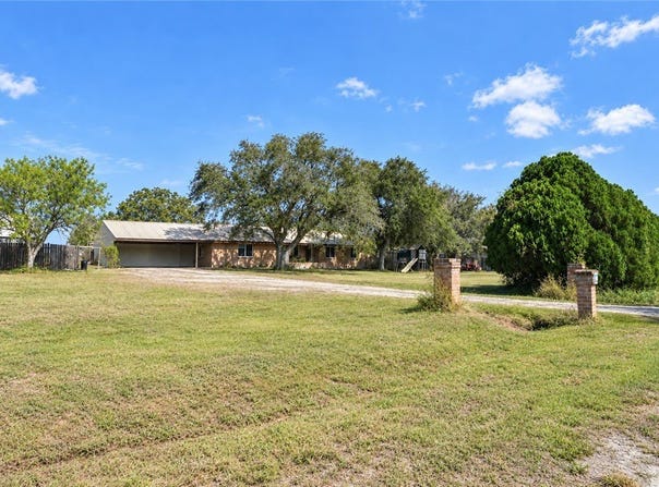 2835 Earls Trail, Beeville, TX 78102
