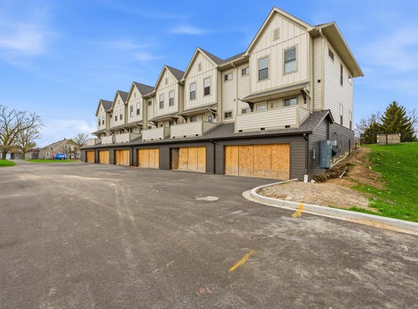 2125 E Howard Ave, Saint Francis, WI 53235