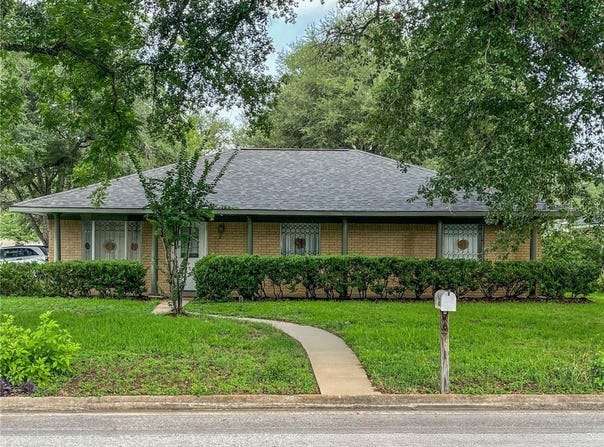 1092 South Holland Street, BELLVILLE, TX 77418