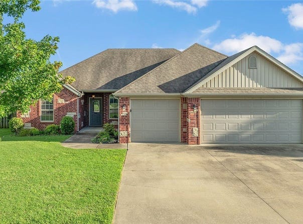 410 Torino Place, Centerton, AR 72719
