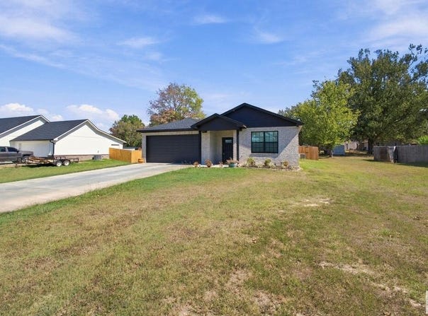 386 Robertson Rd, New Boston, TX 75570