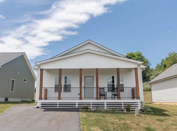 46 Triple Crown Dr, Lexington, VA 24450