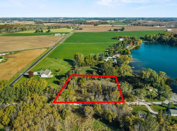 9422 S LAKE Drive, MANITOWOC, WI 54220
