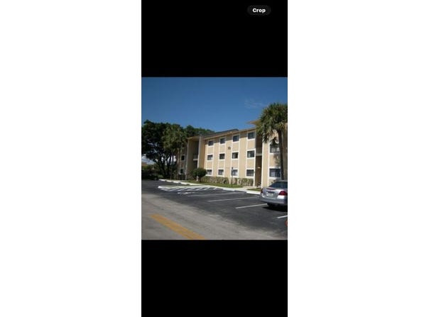211 PALM Circle E, Pembroke Pines, FL 33025