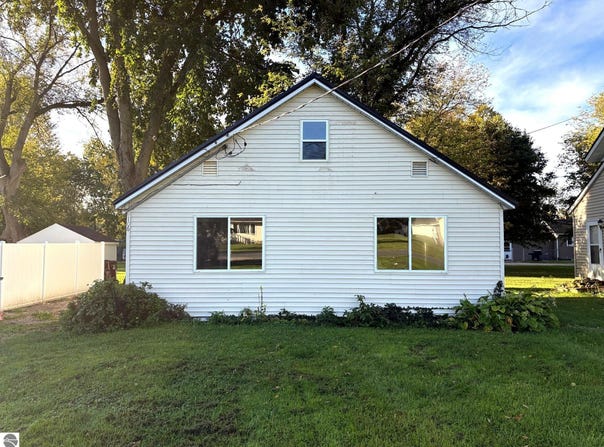 106 Webster, Ithaca, MI 48847