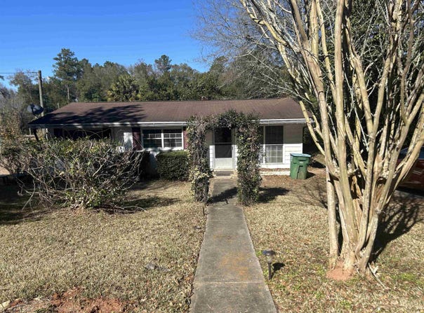 208 Wallace Dr, Quincy, FL 32351