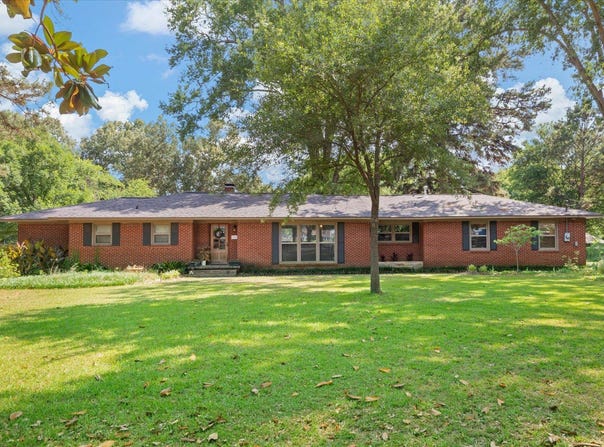 28 Rambling Rd., Longview, TX 75604