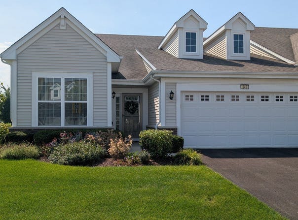 545 N Falls Circle, Pingree Grove, IL 60140