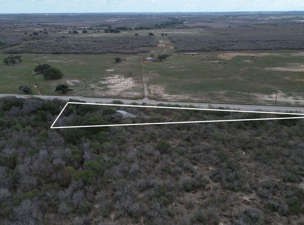 16583 state highway 80, Gillett, TX 78116