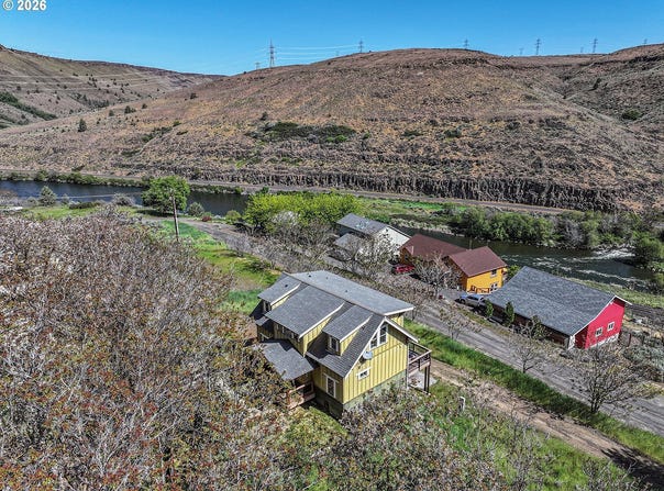 499 1ST St, Maupin, OR 97037