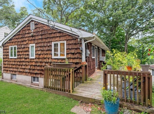15 Hillside Rd, Ringwood Boro, NJ 07456-2312